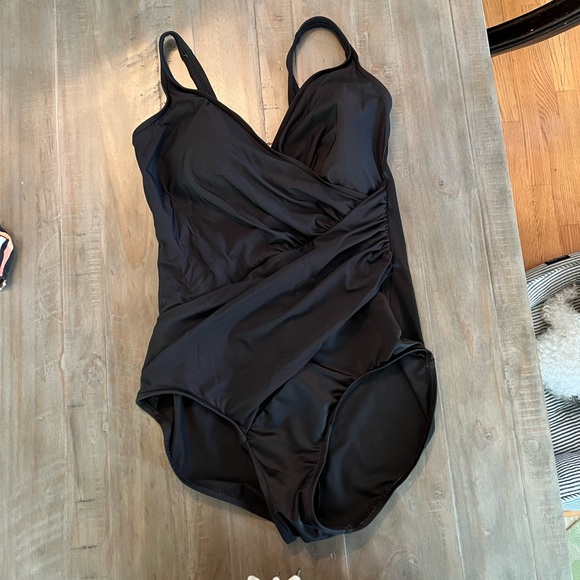 💦Miraclesuit💦 Black One Piece Swimsuit - Picture 2 of 6